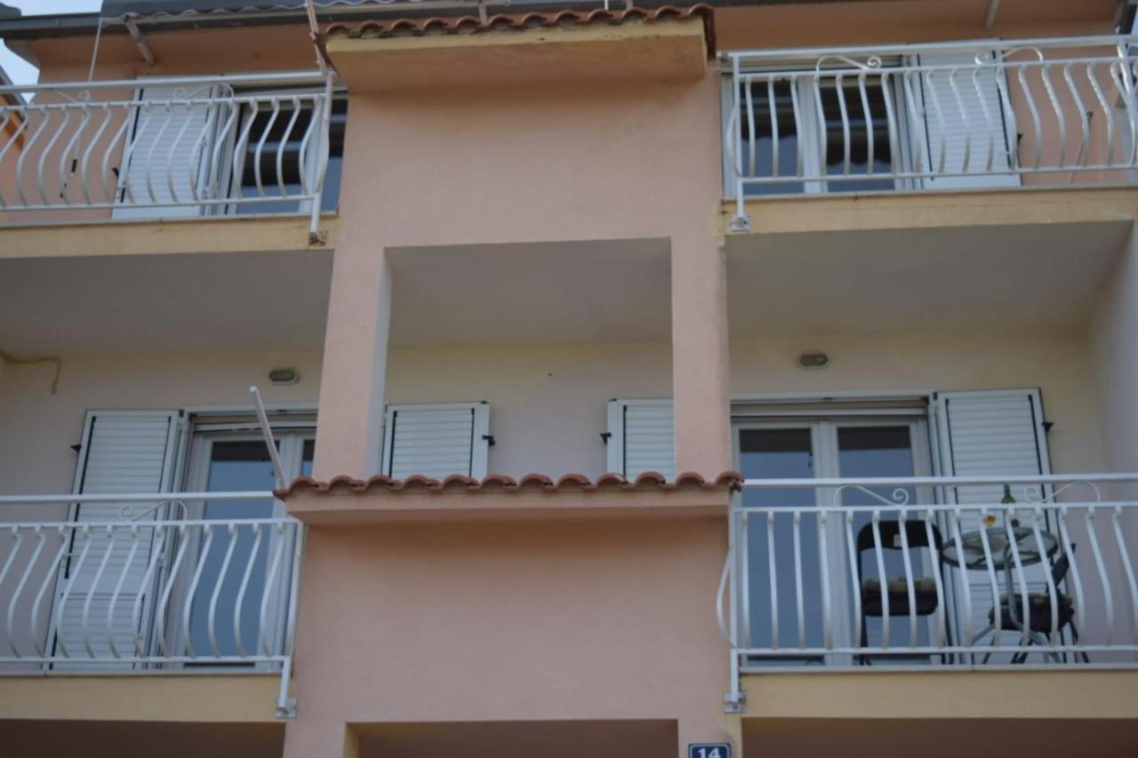 Apartments Marta Kaštel Novi Zewnętrze zdjęcie
