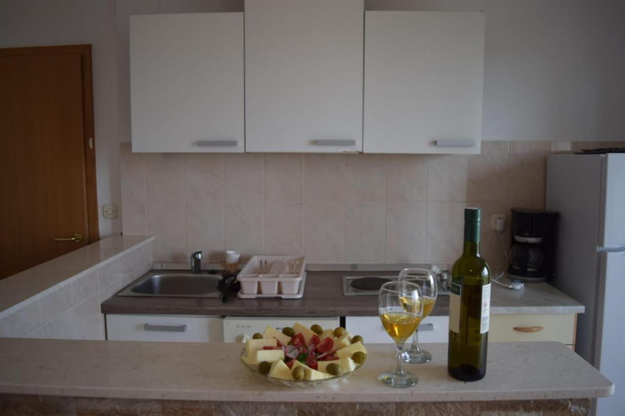 Apartments Marta Kaštel Novi Zewnętrze zdjęcie