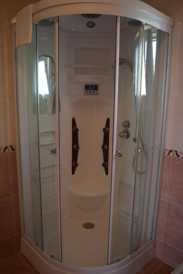 Apartments Marta Kaštel Novi Zewnętrze zdjęcie