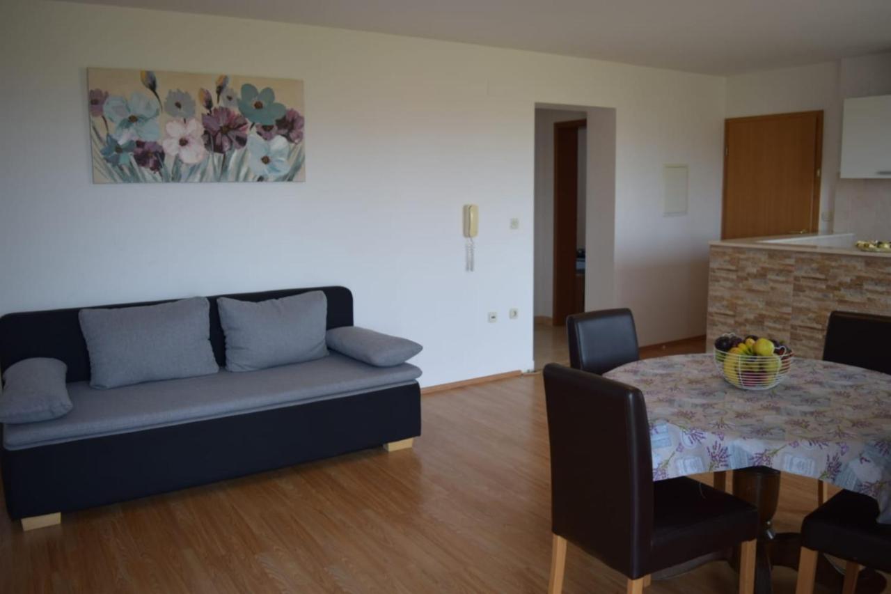 Apartments Marta Kaštel Novi Zewnętrze zdjęcie