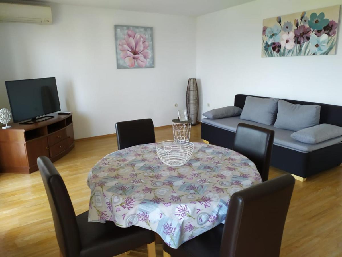 Apartments Marta Kaštel Novi Zewnętrze zdjęcie